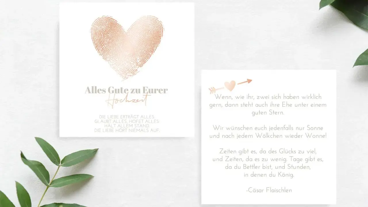 Hochzeitskarte mit Herz aus Fingerabdrücken und Glückwünschen. Ein Paar wird die Karte unterschreiben.