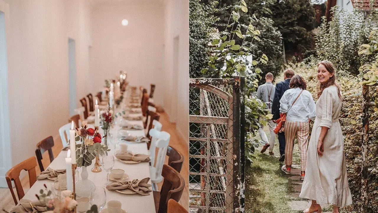 Festlich gedeckter Tisch für eine Hochzeit im kleinen Kreis. Eine Gruppe von Gästen geht durch einen Garten.