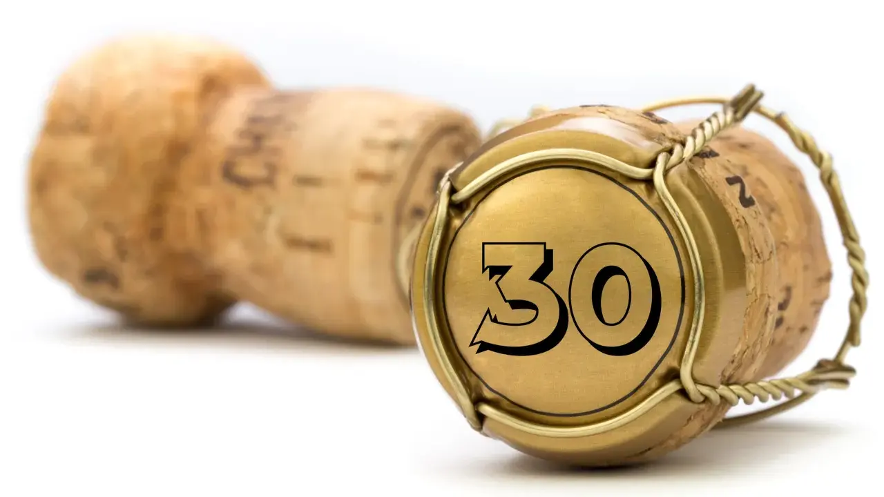 Sektkorken mit der Zahl 30, ein Symbol für 30 Jahre verheiratet.
