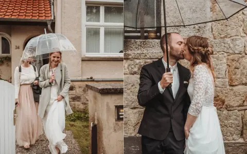 Brautpaar küsst sich unter einem Regenschirm. Eine Braut mit Begleitung geht im Regen. Hochzeit Regen.