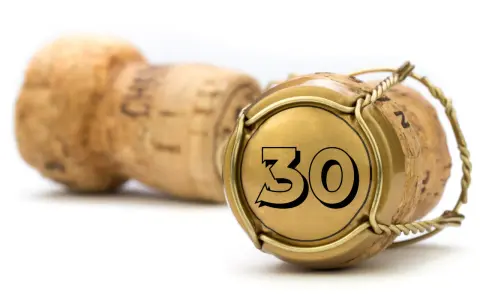 Sektkorken mit der Zahl 30, ein Symbol für 30 Jahre verheiratet.