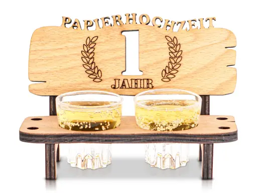 Holzdeko zum 1. Hochzeitstag: "Papierhochzeit 1 Jahr" mit zwei Gläsern Sekt.