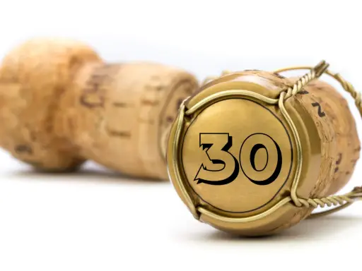 Sektkorken mit der Zahl 30, ein Symbol für 30 Jahre verheiratet.