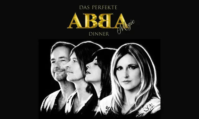 ABBA Magic Dinner: Vier Musiker posieren für ein Schwarz-Weiß-Foto. Vielleicht spielen sie ein ABBA Hochzeitslied.