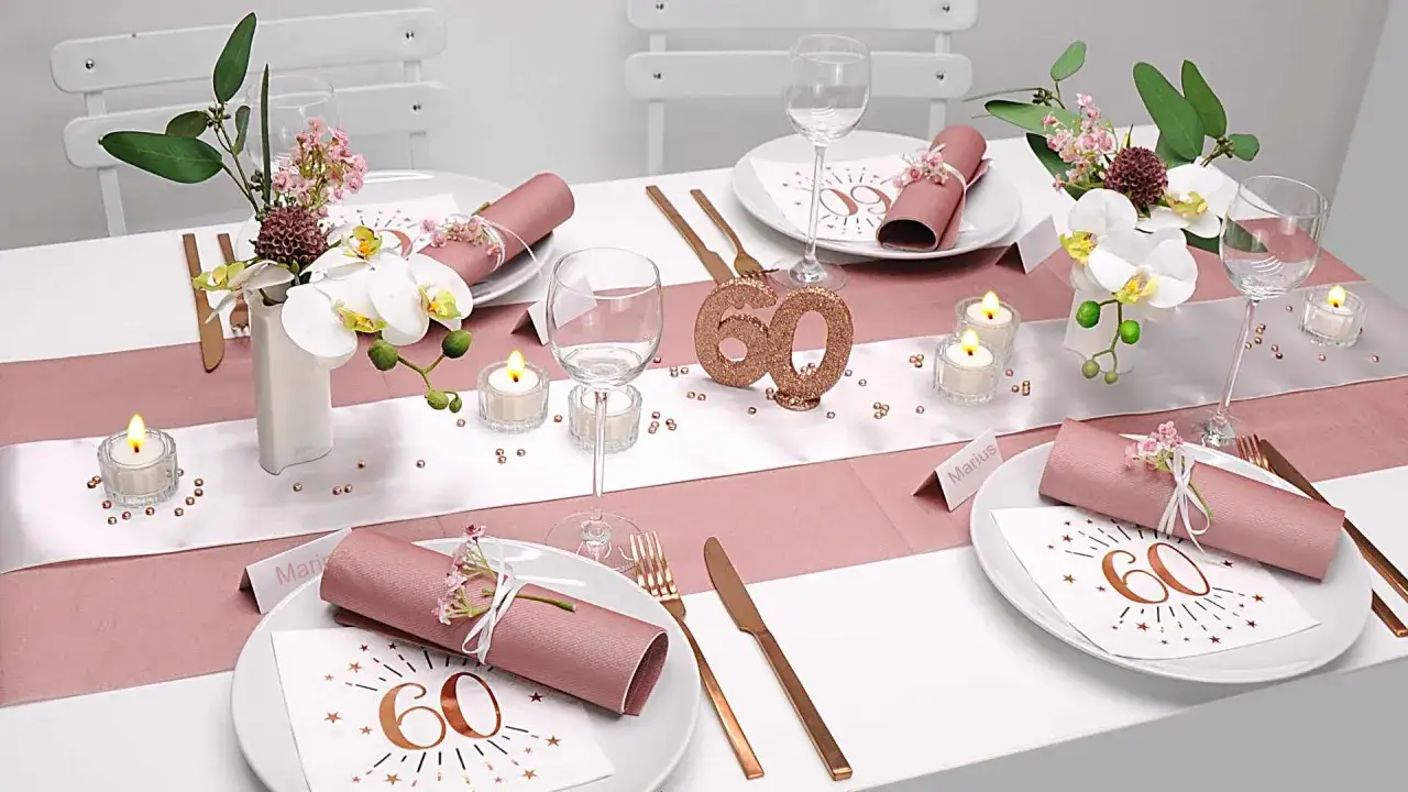 Festlich gedeckter Tisch f&uuml;r die diamantene Hochzeit meiner Eltern: Rosen, Kerzen, Orchideen und goldene 